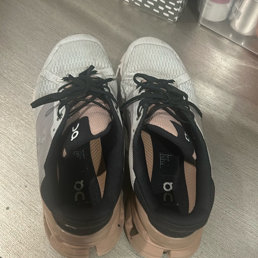 On cloud running shoes. Slightly worn for walking/running.